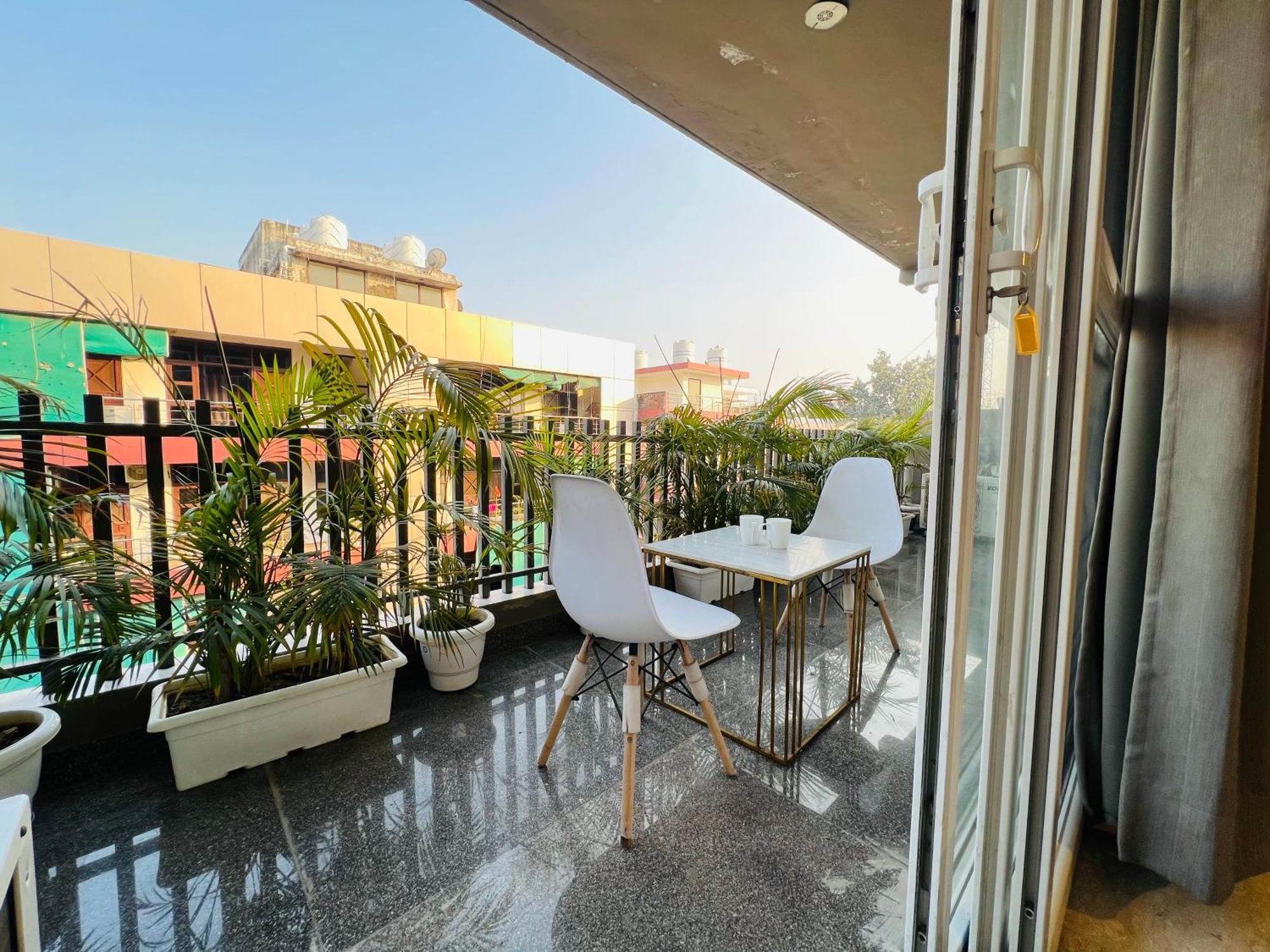Bedchambers Serviced Apartments, Ardee City Гургаон Екстериор снимка