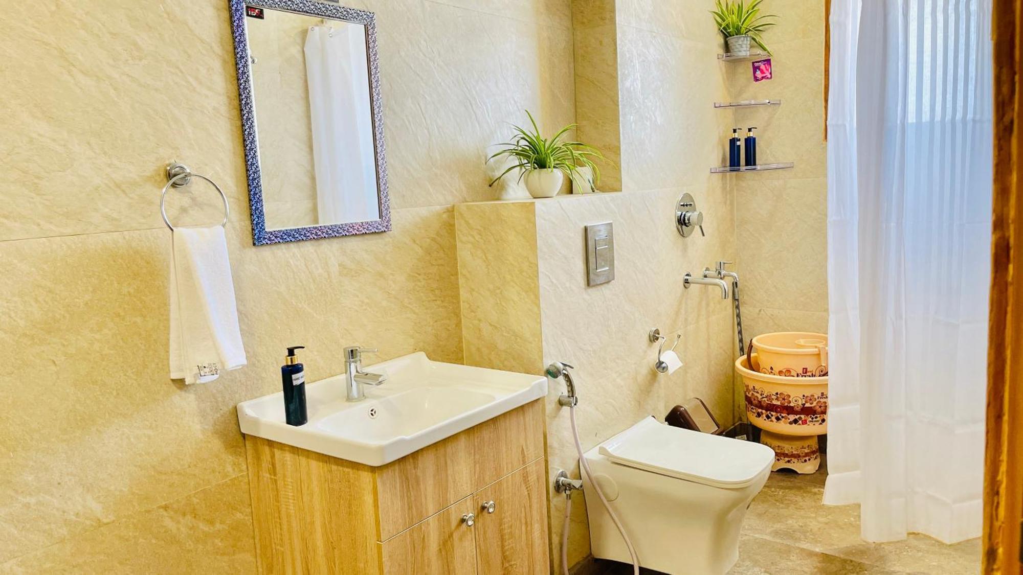 Bedchambers Serviced Apartments, Ardee City Гургаон Екстериор снимка