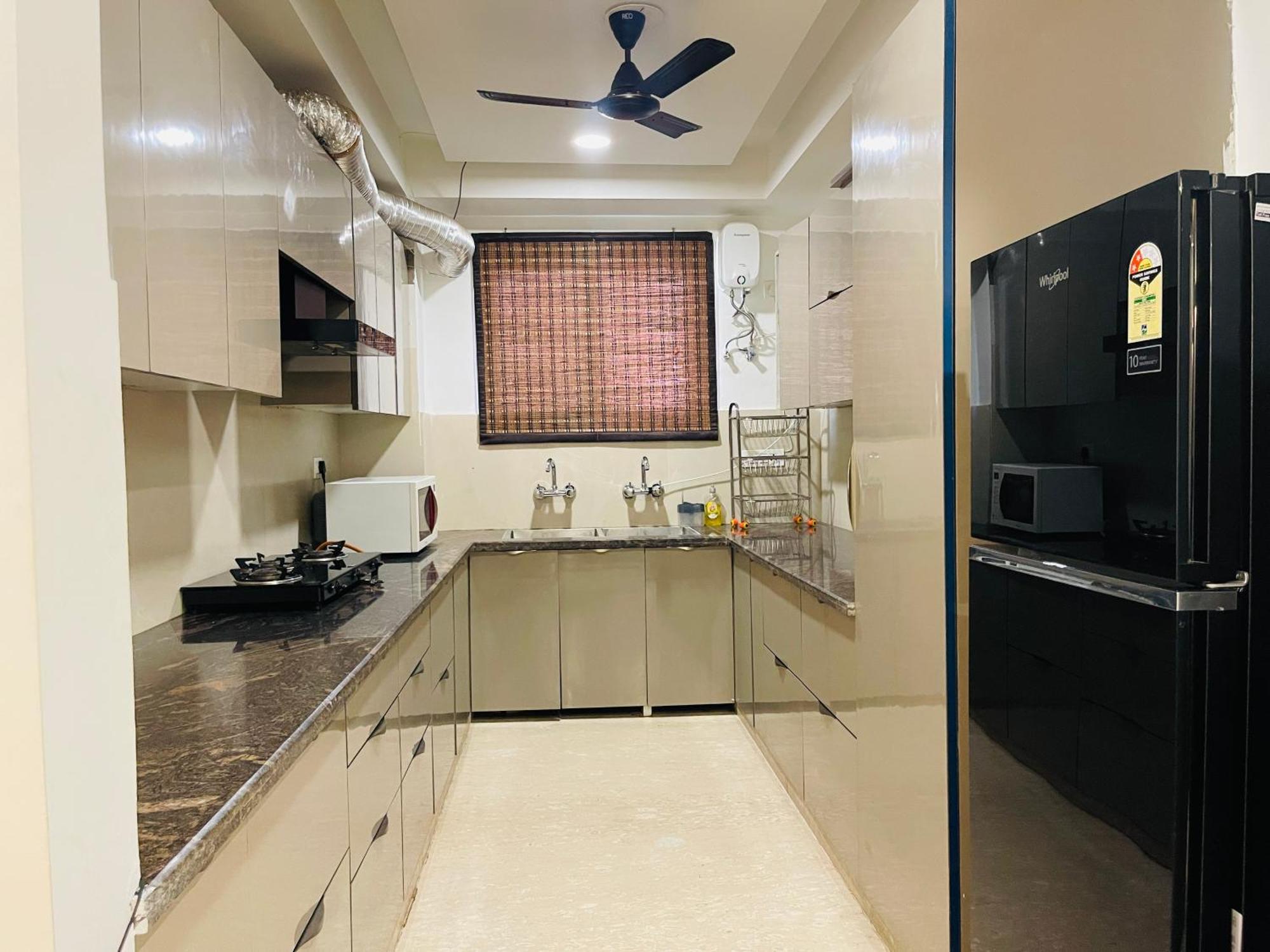 Bedchambers Serviced Apartments, Ardee City Гургаон Екстериор снимка