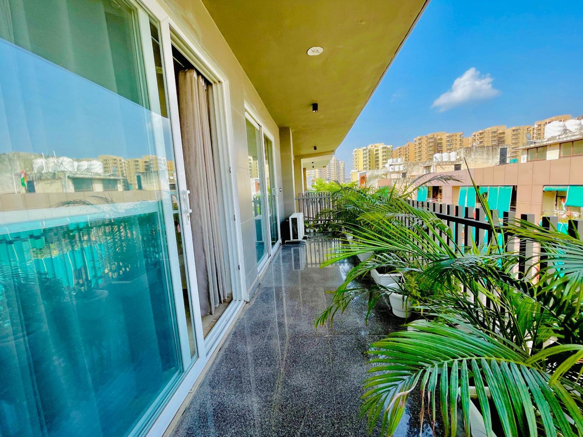 Bedchambers Serviced Apartments, Ardee City Гургаон Екстериор снимка